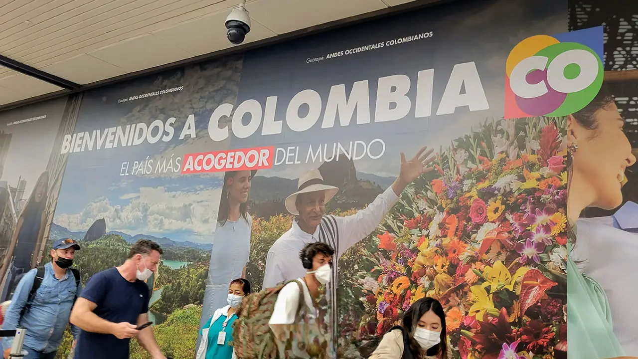 Colômbia elimina todos os requisitos de saúde » Nicholas Larenas